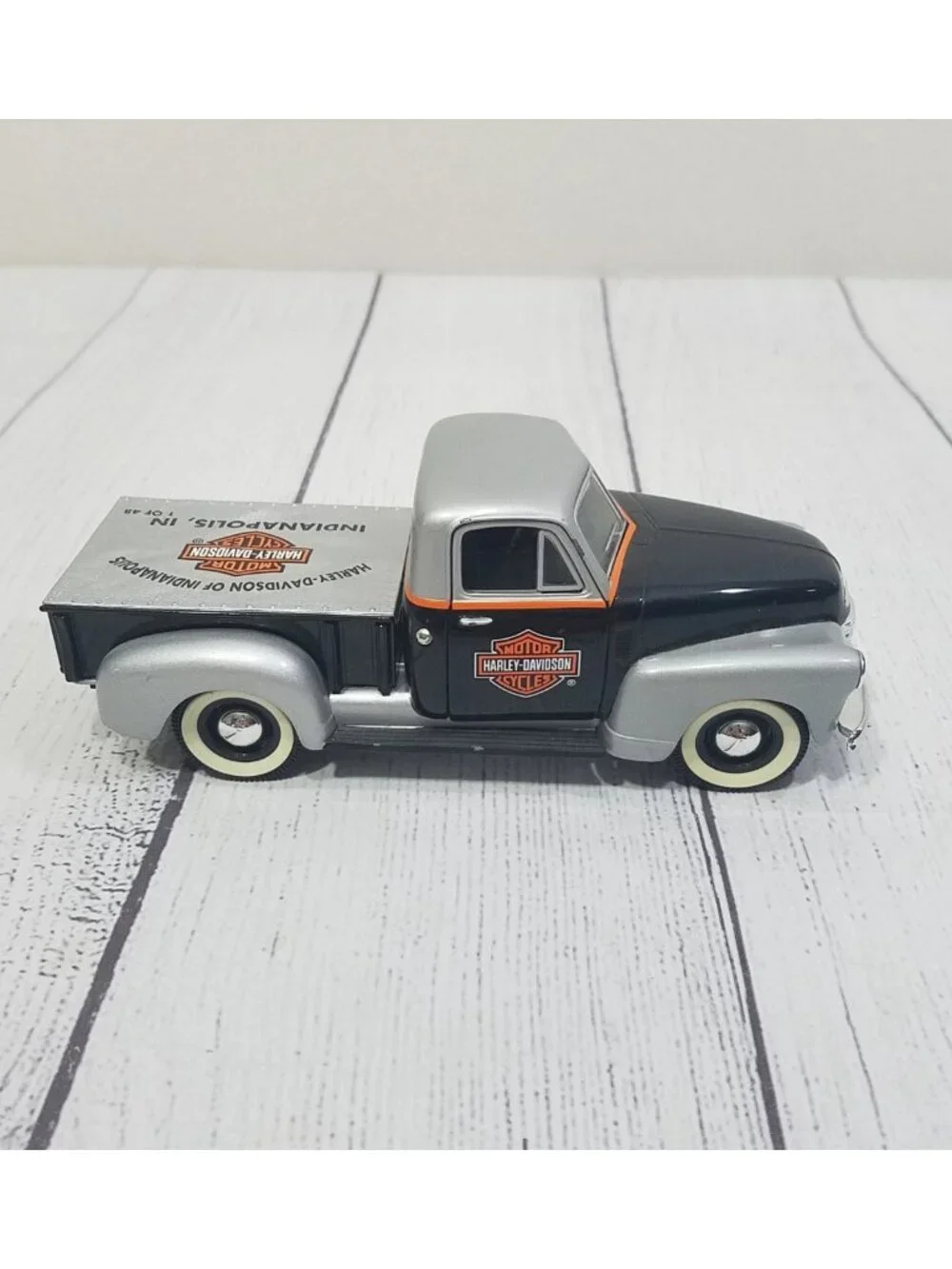 Harley-Davidson Diecast Liberty Classics 1952 Chevy Truck 1:25 Indianapolis